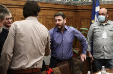 Ο Νίκος Ανδρουλάκης συνομίλησε με ηθοποιούς και καλλιτέχνες στον απόηχο των αντιδράσεων που προκάλεσε το Προεδρικό Διάταγμα για τα πτυχία