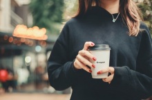 Καφές στο χέρι: Πόσο αυξήθηκε τα τελευταία δύο χρόνια