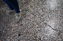 Ρωγμές σε πάτωμα κατοικίας μετά τον σεισμό