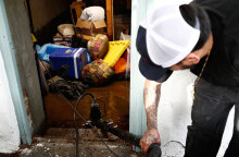 Σπίτι στο Λος Άντζελες μέσα στις λάσπες και στα χώματα μετά τη νέα κακοκαιρία στην Καλιφόρνια