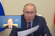 Ο Βλαντίμιρ Πούτιν ξεφτιλίζει τον υπουργό Εμπορίου  Ντένις Μαντούροφ