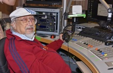 Έκανε 51 χρόνια ραδιοφωνική εκπομπή – Ο 96χρονος DJ αποχαιρέτησε τους ακροατές του