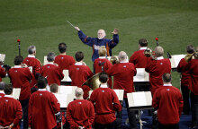 Ο Οσκαρικός συνθέτης μουσικής John Williams διευθύνει ορχήστρα στις ΗΠΑ