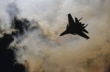 Ρωσικό μαχητικό βομβαρδίζει θέσεις στην Ουκρανία