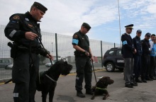 Κομισιόν: Αντίθετη στη χρηματοδότηση κατασκευής «τοίχων και φρακτών»