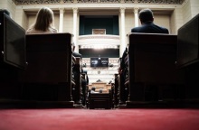 Παρακολουθήσεις: Κόντρα Ραγκούση - Πιερρακάκη για ένα μολυσμένο sms