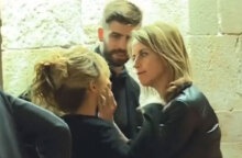 Η μάνα του Πικέ πιάνει από το πρόσωπο τη Σακίρα