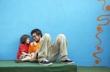 Στον διαζευγμένο γονέα που παρεμποδίζει την επικοινωνία του παιδιού με τον άλλο γονέα, επαπειλείται ποινή φυλάκισης	