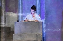 Η Σοφία Βογιατζάκη επί σκηνής