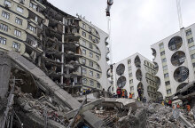 Διασώστες στην Τουρκία αναζητούν εγκλωβισμένους στα χαλάσματα μετά τον σεισμό