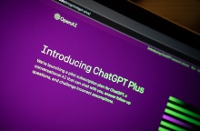 ChatGPT, η τεχνητή νοημοσύνη, οι «θεϊκές της» δυνάμεις και η επίδρασή της στο μέλλον της εργασίας, της κοινωνικότητας, της φιλίας, των ιδεολογιών.