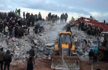 Στη Συρία διασώστες αναζητούν παγιδευμένους ανθρώπους στα χαλάσματα μετά τον σεισμό