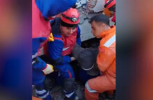 Διασώστες στην Τουρκία απεγκλώβισαν ηλικιωμένο 56 ώρες μετά τον σεισμό