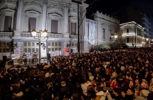 [359132] ΣΥΝΑΥΛΙΑ ΑΛΛΗΛΕΓΓΥΗΣ ΣΤΟ ΚΑΤΗΛΕΙΜΜΕΝΟ ΕΘΝΙΚΟ ΘΕΑΤΡΟ (ΓΙΩΡΓΟΣ ΚΟΝΤΑΡΙΝΗΣ/EUROKINISSI)