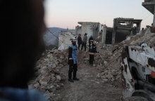 Διασώστες στη Συρία ψάχνουν επιζώντες στα χαλάσματα κτιρίων μετά τον σεισμό