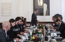 Καλλιτέχνες: Ρυθμίσεις για το μισθολογικό και την εκπαίδευση έφερε η συνάντηση στο Μαξίμου