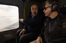 Ο Άντονι Μπλίνκεν με τον Μεβλούτ Τσαβούσογλου πετούν με ελικόπτερο πάνω από τις περιοχές που κατέκτησε ο σεισμός