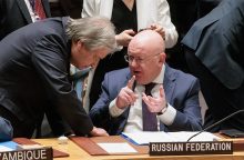 Ο Αντόνιο Γκουτέρες συνομιλεί με τον πρέσβη της Ρωσίας στον ΟΗΕ Βασίλι Νεμπένζια