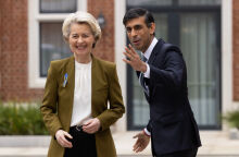 Βρετανία-ΕΕ: Την επίτευξη συμφωνίας για την Βόρεια Ιρλανδία ανακοίνωσε βρετανική κυβερνητική πηγή	