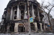 Βομβαρδισμένο κτίριο στην πόλη Μπαχμούτ της Ουκρανίας