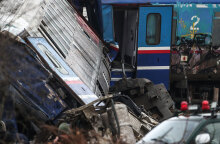 Καταστροφή μετά τη φονική σύγκρουση τρένων στα Τέμπη