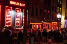 Μετακομίζουν τα «κόκκινα φανάρια» του Άμστερνταμ