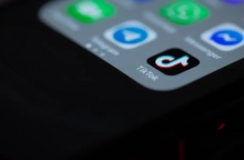 ΗΠΑ: Το TikTok «προκαλεί» ανησυχίες για την εθνική ασφάλεια, δηλώνει ο διευθυντής του FBI