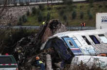 Σύγκρουση τρένων στα Τέμπη - Συντρίμμια μετά την πολύνεκρη τραγωδία