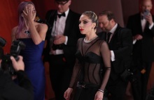 Lady Gaga: Έτρεξε να βοηθήσει φωτογράφο που έπεσε