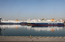 Δεμένα πλοία στο λιμάνι του Πειραιά