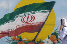 Mural στην Τεχεράνη με την εθνική σημαία του Ιράν