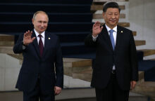 Τι γυρεύει ο Σι Τζινπίνγκ στη Μόσχα;