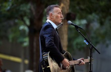 Με το «Εθνικό Μετάλλιο των Τεχνών» θα τιμηθούν Μπρους Σπρίνγκστιν και Βέρα Γουάνγκ