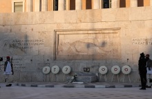 Σαν σήμερα 25 Μαρτίου: Γίνονται τα αποκαλυπτήρια του μνημείου του άγνωστου στρατιώτη