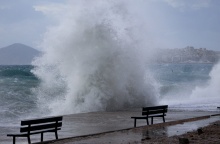 Με ισχυρούς ανέμους και χαμηλές θερμοκρασίες ο καιρός την Πέμπτη