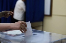 Δημοσκόπηση Metron Analysis: Στις 4,7 μονάδες η διαφορά ΝΔ - ΣΥΡΙΖΑ