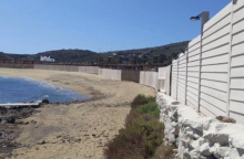 Μύκονος: Φράχτης στην παραλία Πάνορμος