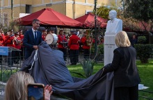 Ο Δήμος Αθηναίων τιμά τον Αντώνη Σαμαράκη - Τα αποκαλυπτήρια της προτομής του