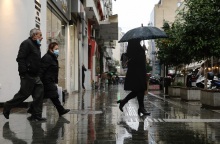 Καιρός σήμερα: Βροχές και καταιγίδες τη Μεγάλη Τρίτη - Ανεβαίνει η θερμοκρασία