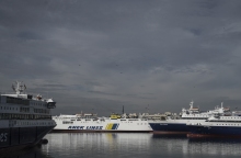 Πλοία δεμένα στο λιμάνι του Πειραιά