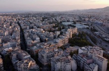 Θωρακίζονται έναντι νέων αυξήσεων στα επιτόκια οι δανειολήπτες στεγαστικών δανείων