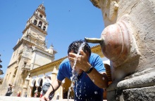 Καύσωνας πλήττει το μεγαλύτερο μέρος του πλανήτη