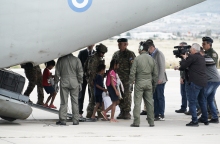 Άφιξη αεροσκάφους C-27 της Ελληνικής Πολεμικής Αεροπορίας στο στρατιωτικό αεροδρόμιο της Ελευσίνας (112ΠΜ), από την Ασουάν της Αιγύπτου, με Έλληνες που απεγκλωβίστηκαν από το Σουδάν @Menelaos Myrillas/SOOC