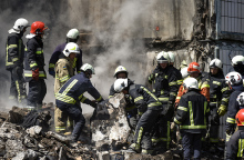 Ουκρανοί διασώστες στην πόλη Ουμάν