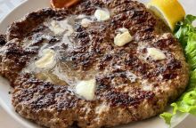 Ταβέρνα Αρχοντικό: Μπιφτέκι βουτύρου και σούβλες στο Άδενδρο της Θεσσαλονίκης.