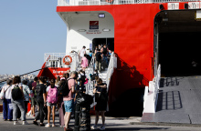 Επιβατική κίνηση στο λιμάνι του Πειραιά