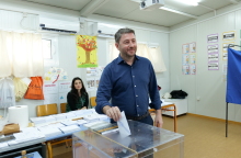 O Nίκος Ανδρουλάκης ψηφίζει στο Αρκαλοχώρι