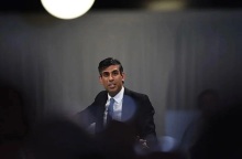 Βρετανία: Απαγορεύεται σε ξένους μεταπτυχιακούς φοιτητές να φέρουν την οικογένειά τους