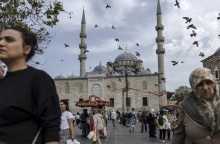  «Εκλογές - Τουρκία: Ο εθνικισμός αγκαλιάζει την Τουρκία», λέει στη Le Monde ο συγγραφέας Χαλίλ Καραβελί