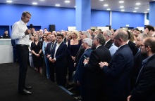 Μητσοτάκης σε βουλευτές ΝΔ: «Ηττήθηκε η τοξικότητα - Αυτοδύναμη Νέα Δημοκρατία»